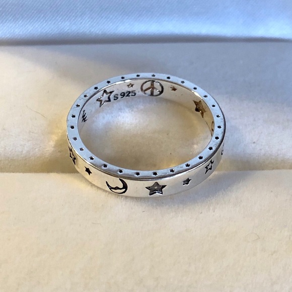 STERLING SILVER MOON & STAR ETCHED BAND Size 6 - Picture 2 of 4